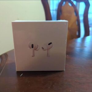 Airpods magsafe charging case